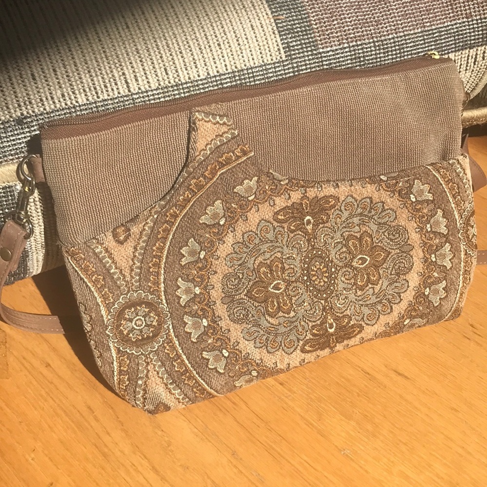 Excellent Condition Danny K crossbody (Sku 69)